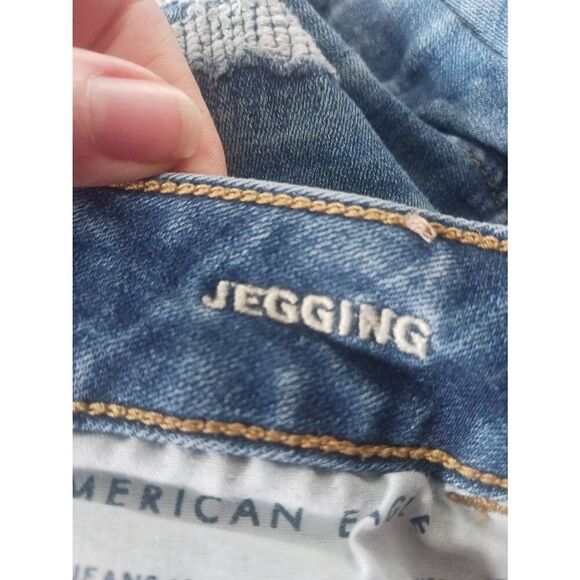 Heavily distressed America eagle outfitters Size 4 denim Jegging 27 inch inseam - Picture 4 of 5